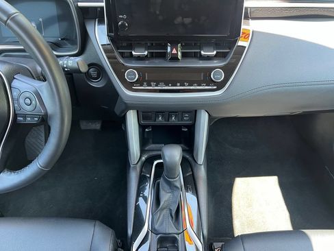 Used 2025 Toyota Corolla Cross XLE AWD/4WD image 15
