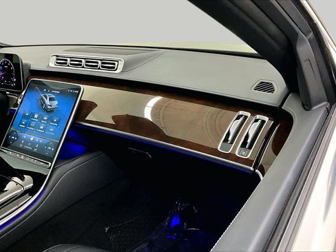 Used 2025 Mercedes-Benz S 500 4MATIC image 18