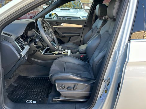 Used 2023 Audi Q5 e Premium Plus w/ Premium Plus Package image 4