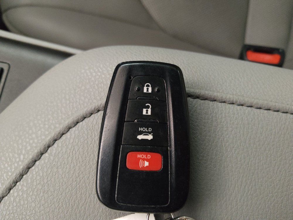 Used 2021 Toyota Camry XLE w/ Navigation Package FWD image 32