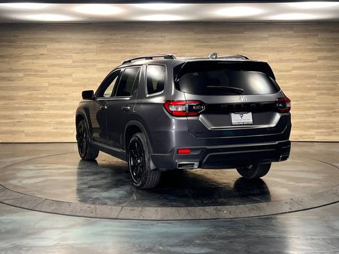 Used 2025 Honda Pilot Black Edition image 13