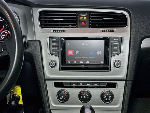 Used 2015 Volkswagen Golf S FWD image 29