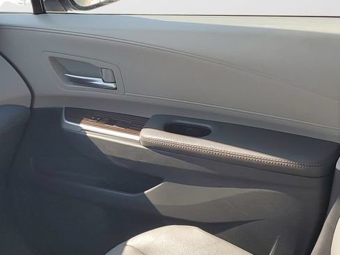 Used 2024 Toyota Sienna XLE FWD image 13