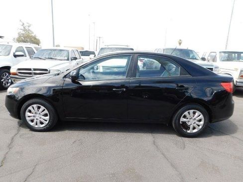 Used 2010 Kia Forte LX w/ Convenience Pkg image 4