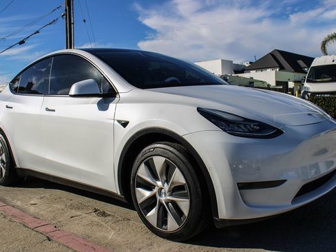 Used 2021 Tesla Model Y Long Range image 7