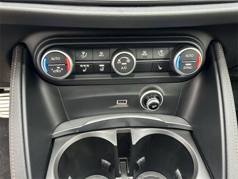 New 2025 Alfa Romeo Stelvio Sprint image 17