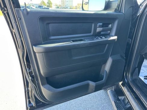 Used 2022 RAM 2500 Tradesman w/ Chrome Appearance Group AWD/4WD image 17