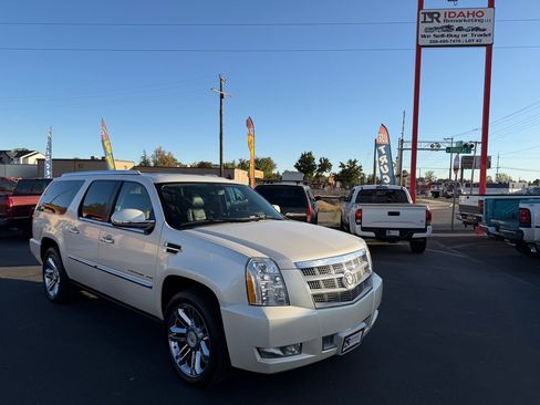 Used 2011 Cadillac Escalade ESV Platinum image 1