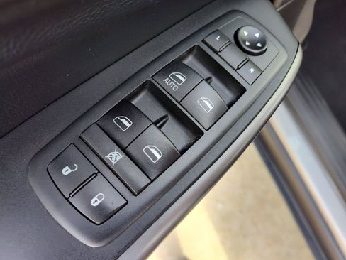 Used 2020 Jeep Cherokee Latitude FWD image 16