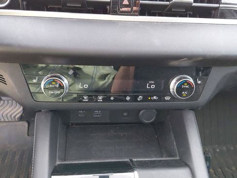 Used 2024 Mitsubishi Outlander SE AWD/4WD image 29