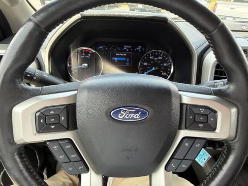 Used 2021 Ford F250 Lariat w/ Lariat Value Package AWD/4WD image 5