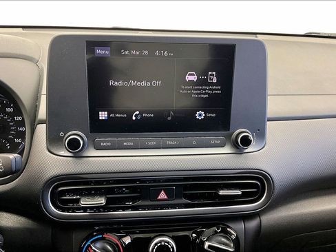 Used 2023 Hyundai Kona SE image 6