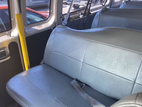 Used 2007 Ford E-350 and Econoline 350 XL RWD image 16