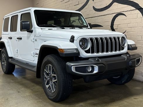 Used 2024 Jeep Wrangler Unlimited Sahara w/ Technology Group AWD/4WD image 14