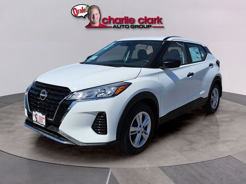 Used 2025 Nissan Kicks Play S FWD image 1
