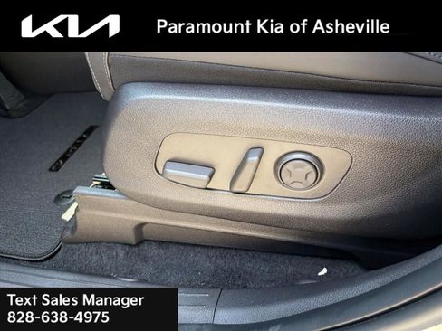 New 2026 Kia Carnival EX image 18