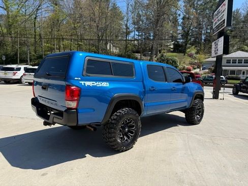 Used 2017 Toyota Tacoma TRD Off-Road image 4