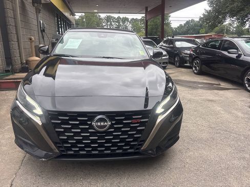 Used 2023 Nissan Altima 2.5 SR FWD image 3