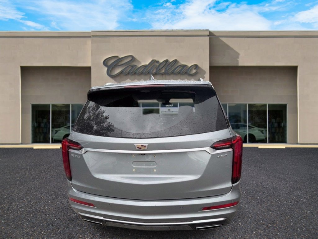 Used 2023 Cadillac XT6 Premium Luxury w/ Technology Package FWD image 4
