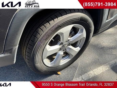 Used 2018 Jeep Compass Latitude image 3