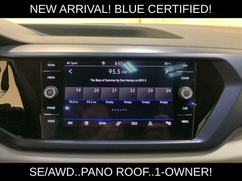 Used 2022 Volkswagen Taos SE w/ Panoramic Sunroof Package FWD image 37