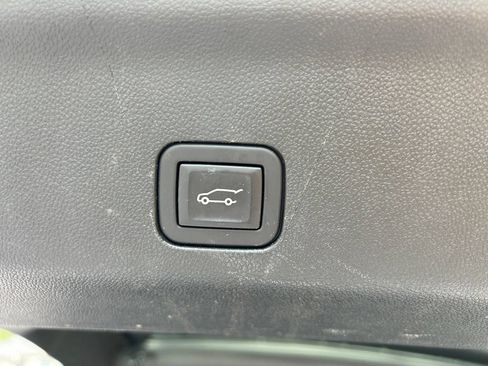 Used 2023 GMC Yukon XL SLT w/ SLT Premium Package RWD image 44
