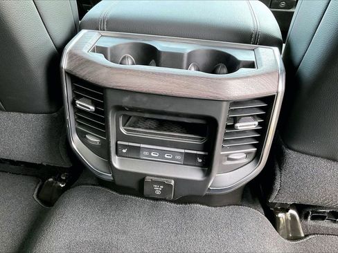 New 2026 RAM 2500 Laramie AWD/4WD image 17