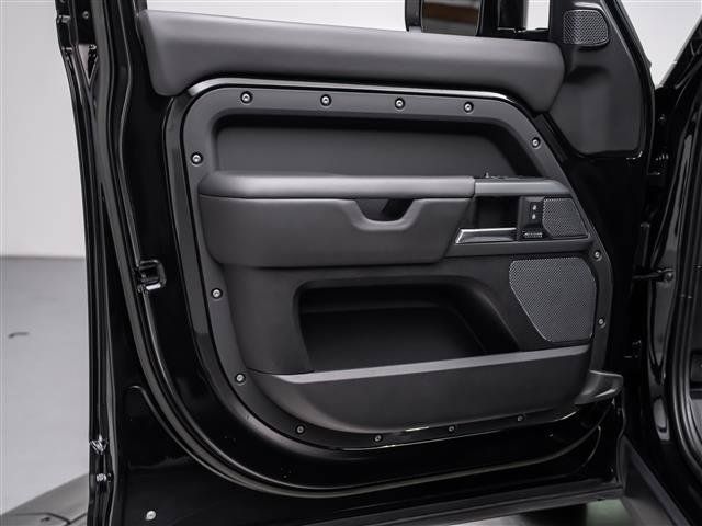 Used 2023 Land Rover Defender 110 X AWD/4WD image 24