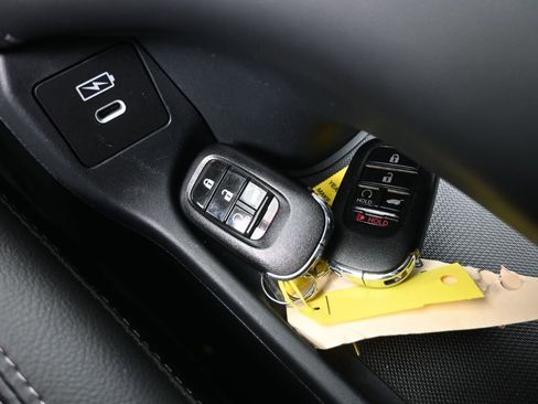 Used 2025 Honda HR-V EX-L image 14