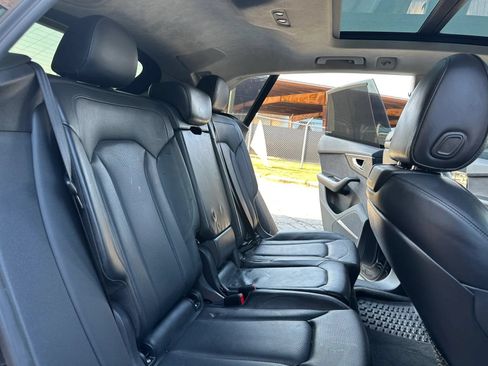 Used 2019 Audi Q8 Prestige w/ Luxury Package AWD/4WD image 29