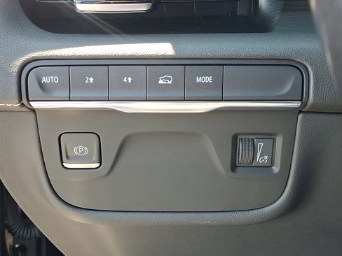 Certified 2023 Cadillac Escalade Premium Luxury AWD/4WD image 32