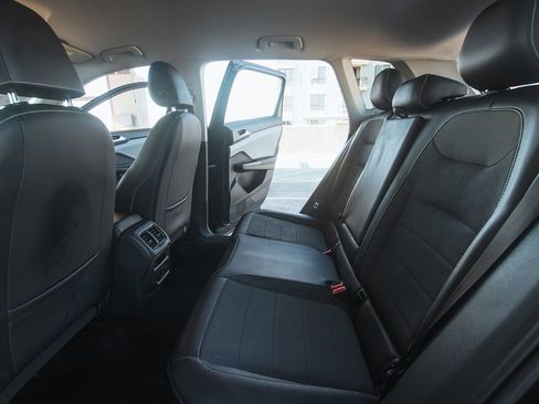 Used 2022 Volkswagen Taos SE image 18