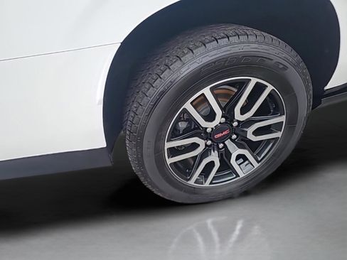 Used 2022 GMC Yukon XL AT4 w/ Technology Package image 16