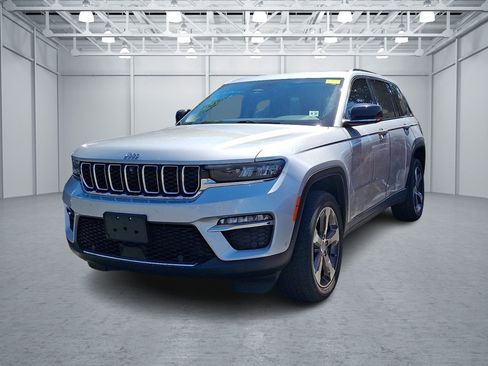 Used 2023 Jeep Grand Cherokee Limited w/ Luxury Tech Group II AWD/4WD image 1