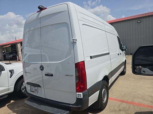Used 2024 Mercedes-Benz Sprinter 2500 image 4