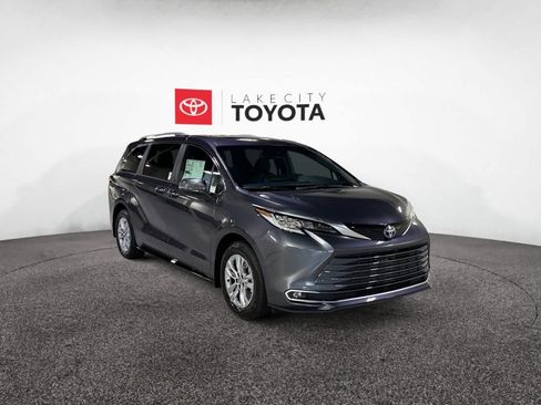 New 2025 Toyota Sienna Limited image 7