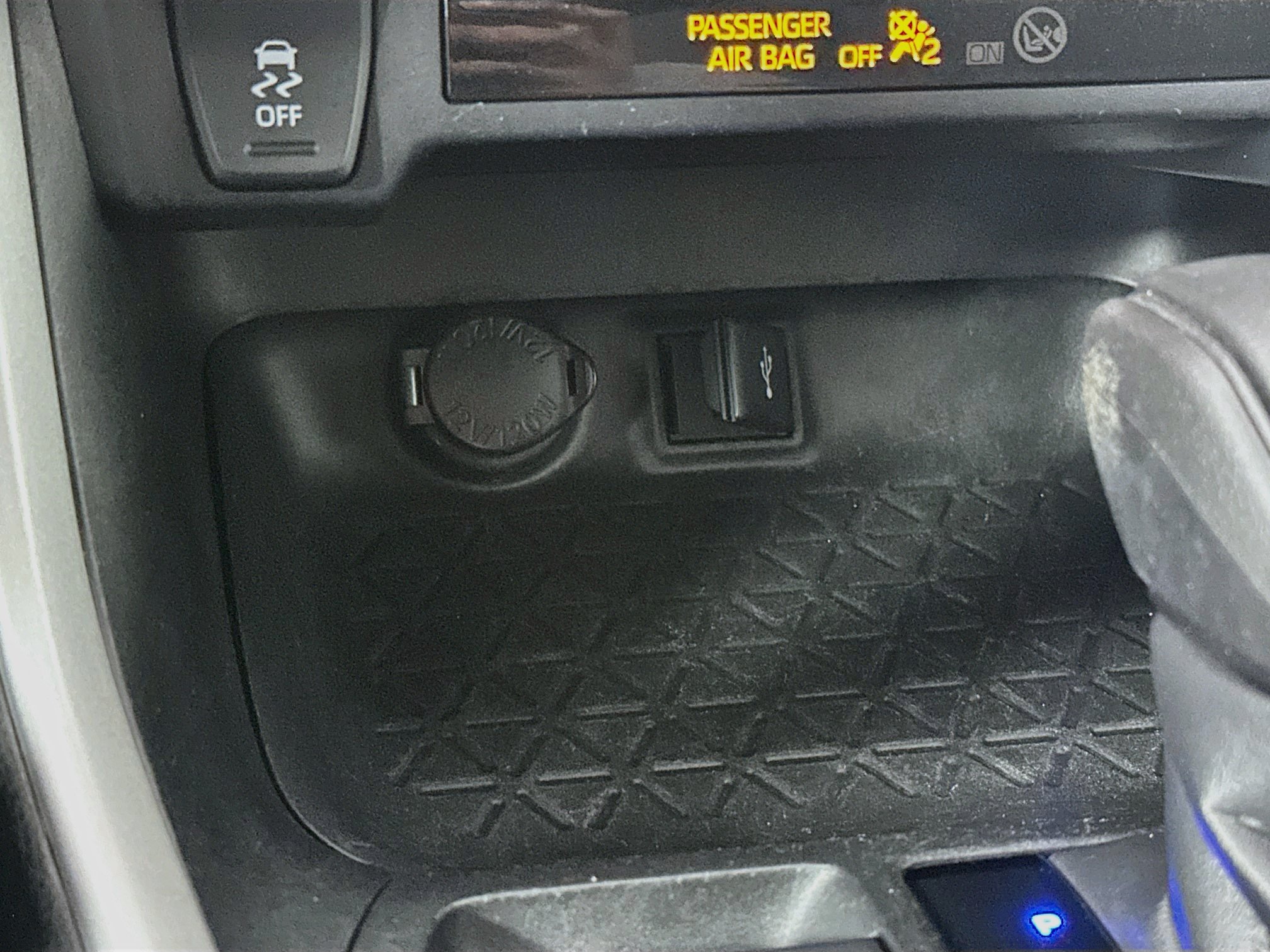 Used 2020 Toyota RAV4 XLE FWD image 26