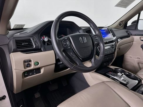 Used 2017 Honda Pilot Touring image 10