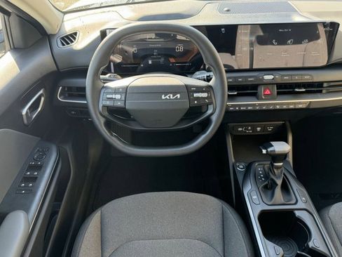 New 2025 Kia K4 LX image 12