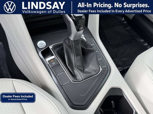 Used 2024 Volkswagen Tiguan SE w/ Panoramic Sunroof Package FWD image 21