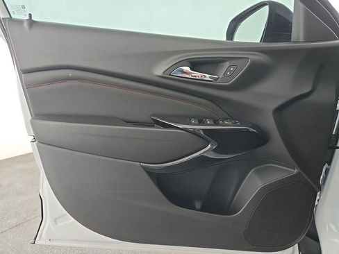 Used 2025 Chevrolet Trax RS w/ Sunroof Package image 27