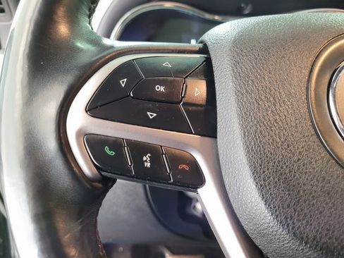 Used 2018 Jeep Grand Cherokee Laredo image 32