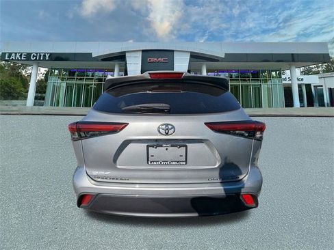 Used 2020 Toyota Highlander Limited image 3