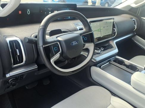 Used 2025 Ford Expedition Max Platinum AWD/4WD image 25