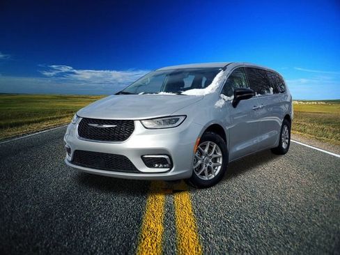 Certified 2024 Chrysler Pacifica Touring-L image 32