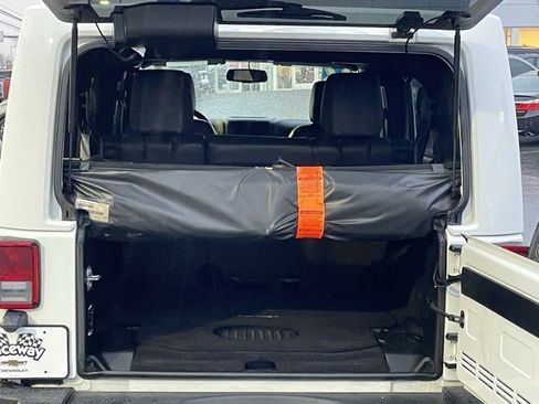 Used 2016 Jeep Wrangler Unlimited Rubicon w/ Dual Top Group image 22