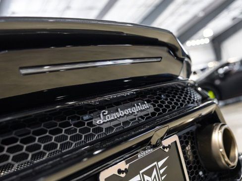 Used 2021 Lamborghini Huracan EVO RWD image 18