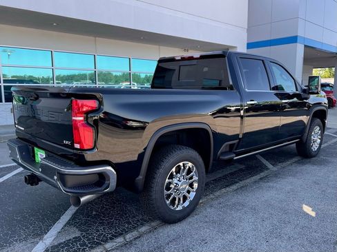 New 2026 Chevrolet Silverado 2500 LTZ w/ LTZ Convenience Package AWD/4WD image 4