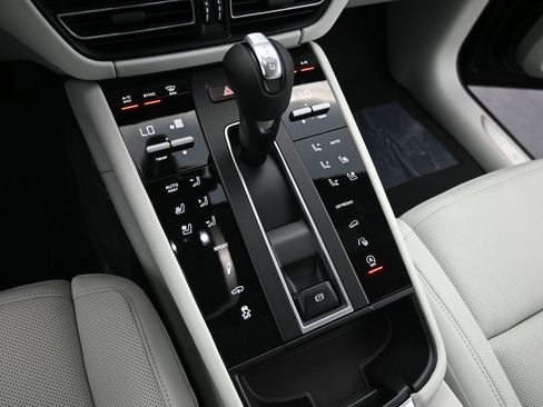 New 2025 Porsche Macan S image 25