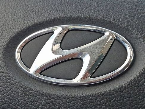 Certified 2023 Hyundai Venue SEL FWD image 30